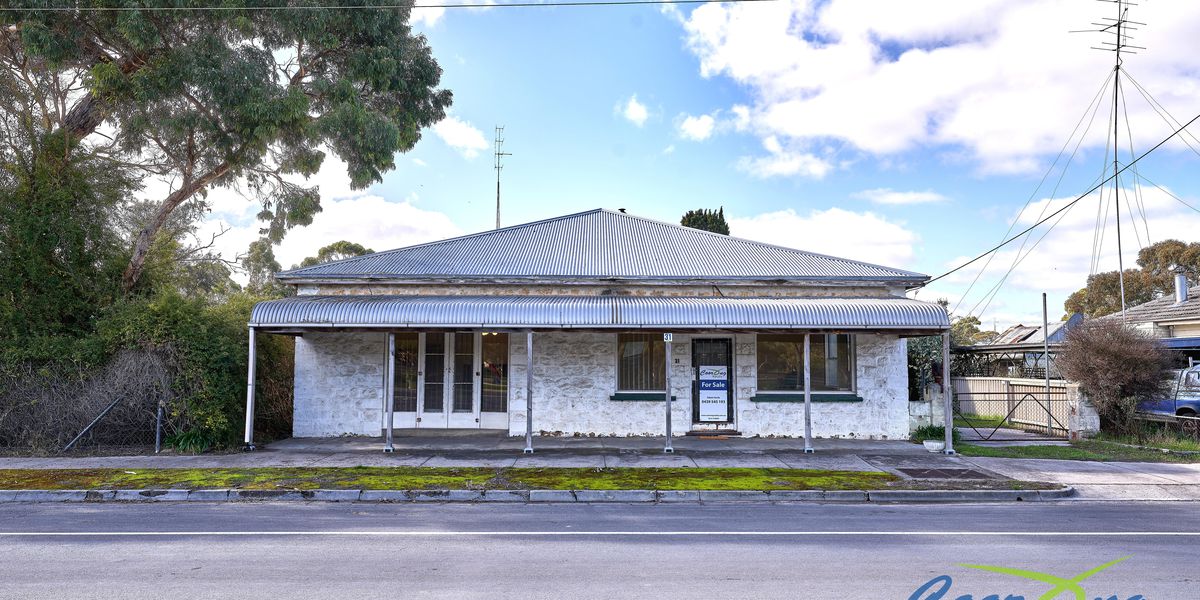 Large nostalgic home on huge block