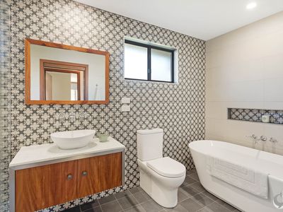 34 Lakeside Drive, Kianga