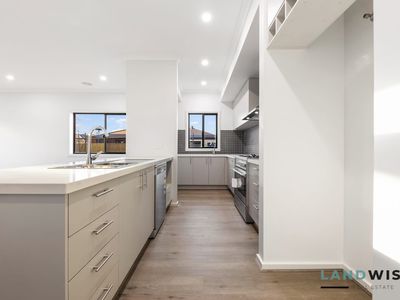 6 Zohan Street, Deanside