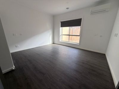 85 Plane Avenue, Mambourin