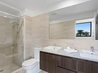 3br / 8 Hunt Street, Hamilton