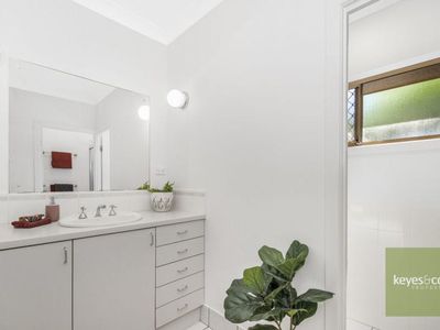 10 Casuarina Drive, Annandale