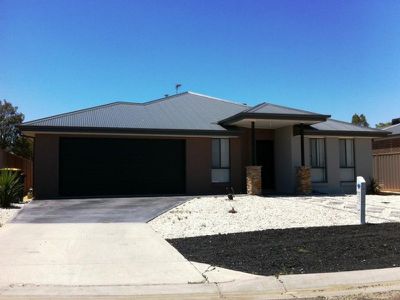13 Matthews Court, Horsham