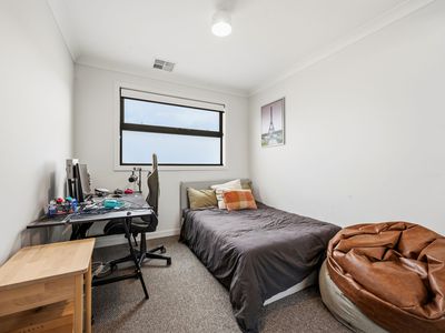 2 Lyle Court, Woodville