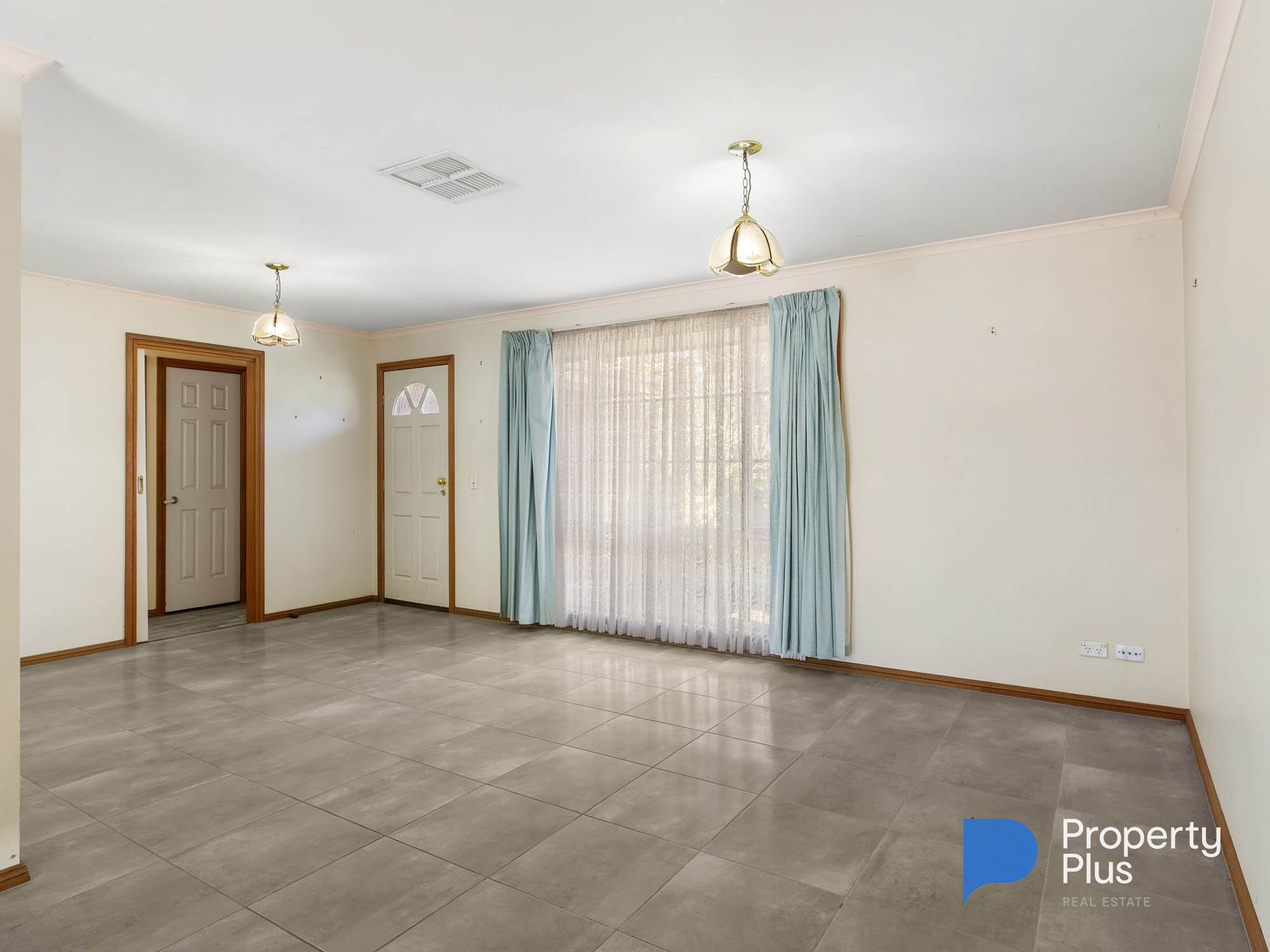 6 Peake Court, Ascot