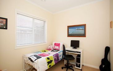 8 Lakeside Drive, Berwick