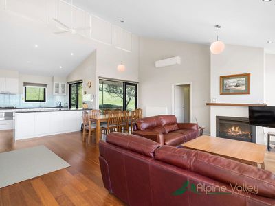 21 Ranch Road, Tawonga South