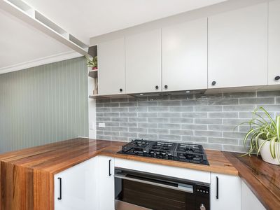 21 Sutherland Close North, Guildford