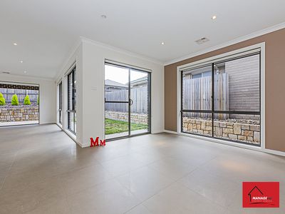 11 Annie Douglas Street, Casey