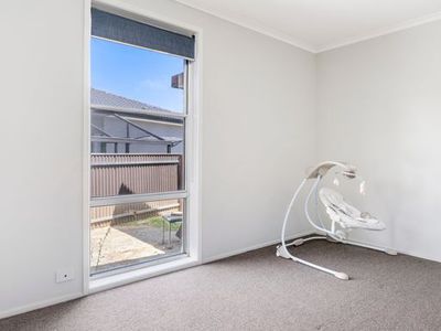 1A WARSAW CRESCENT, Wodonga