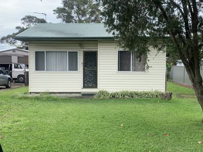 4 Deakin Street, Oak Flats