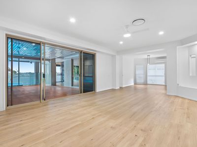 7 Creekview Street, Helensvale