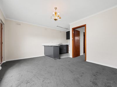 5 / 6 Rondell Avenue, West Footscray