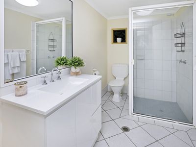 3 Julian Close, Mooroobool