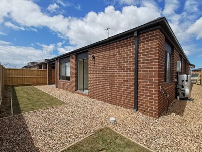 16 Gambino Crescent, Truganina