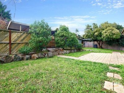 24 Oaktree Drive, Hampton Park