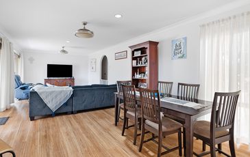 16 Government Road, Summerland Point