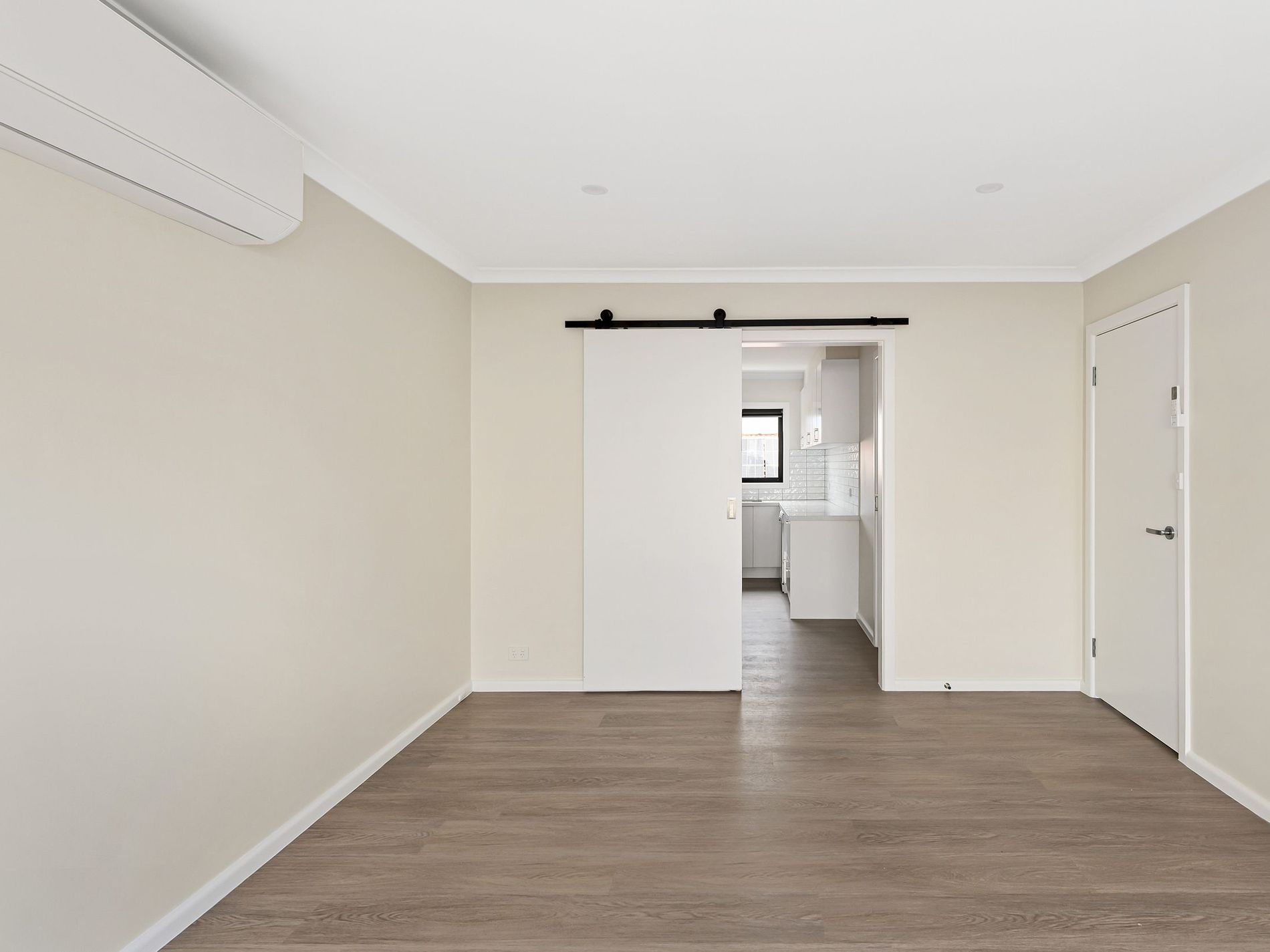 2/4 Donne Street, Coburg