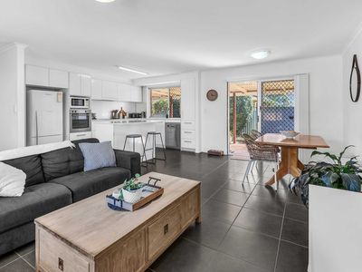 7 Razorbill St, Burleigh Waters