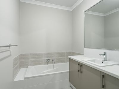 4 Woodloes Street, Piara Waters