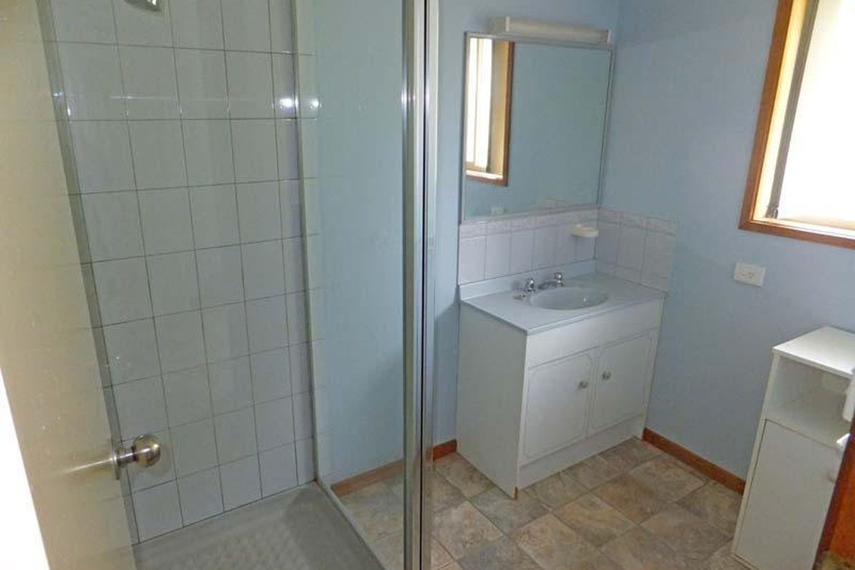 2 / 1 Corella Crescent, Kyabram