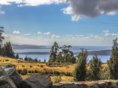 323 Dulcia Road, Gordon