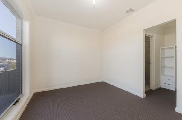 4 Frontier Avenue, Greenvale