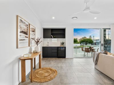 2 Primrose Parade, Wynnum West