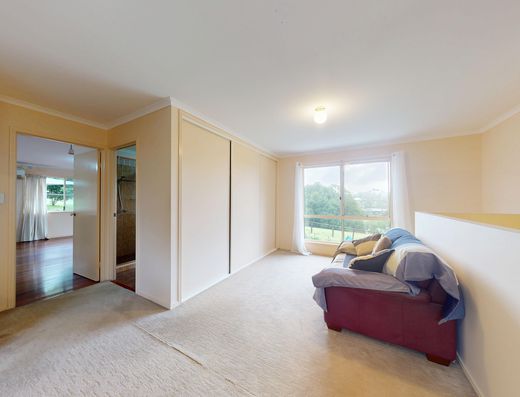 Large granny flat in tranquil rural setting image 7