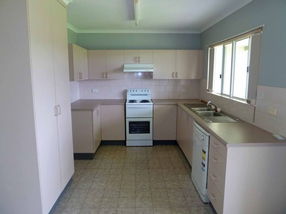 27 Goldview Street, Atherton