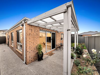 16 Modern Avenue, Clyde North