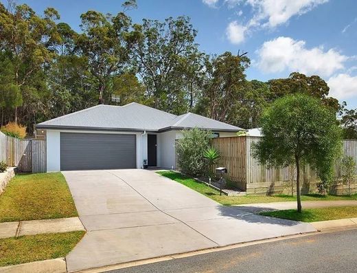 Modern Family Home  *** UNFURNISHED *** image 1