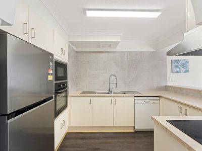 17E / 80 The Esplanade, Surfers Paradise