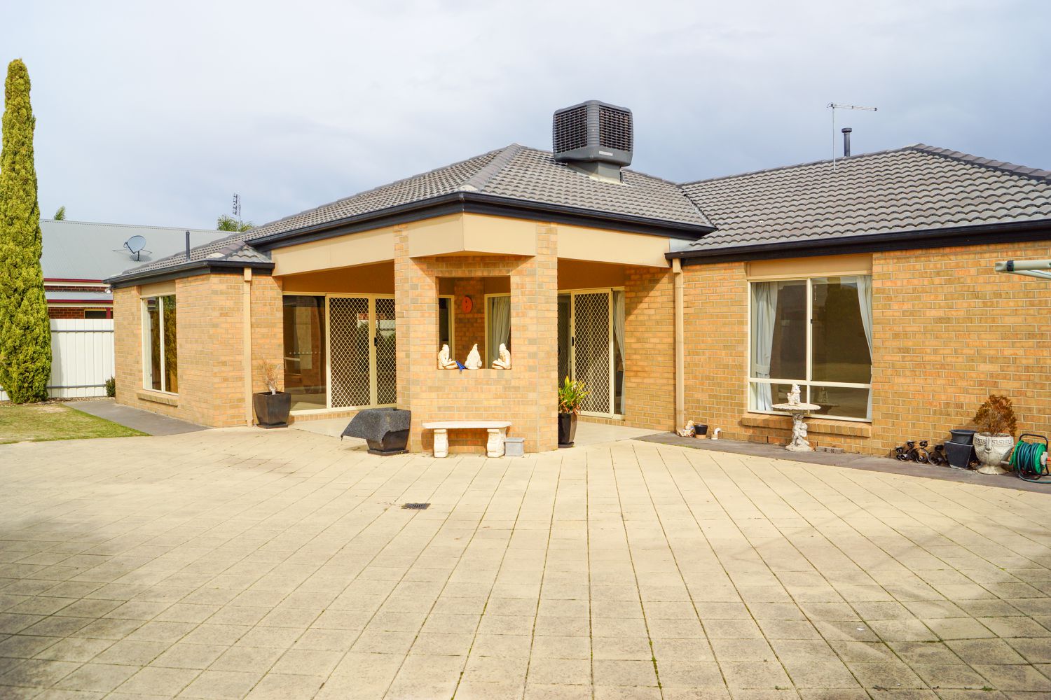 16 Burnett Street, Horsham
