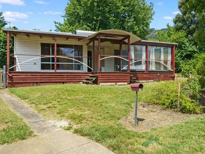 18 Mountain Avenue, Mount Beauty