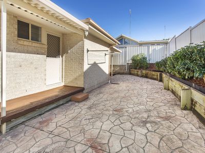 1 / 8 Narran Way, Flinders