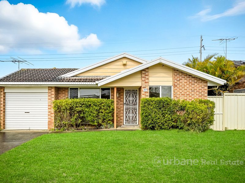 37 Barnard Crescent, Oakhurst