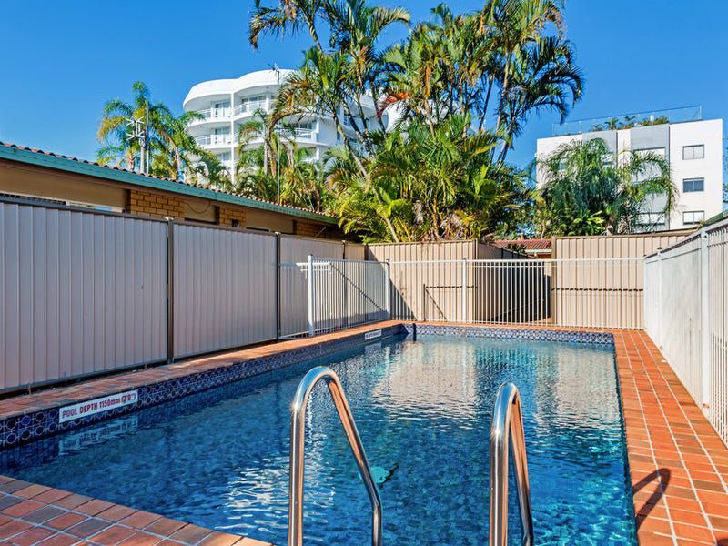 2  / 17 Back Street, Biggera Waters