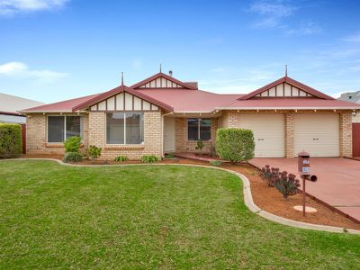 25 Longmore Parade, Broadwood
