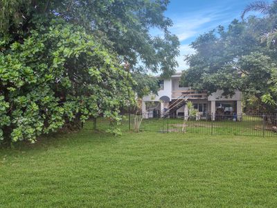 8 FELDT STREET, Flying Fish Point