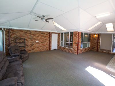 2 Brian Hambly Place, Dubbo