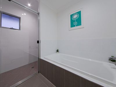 24 Feathertail Place, Wakerley