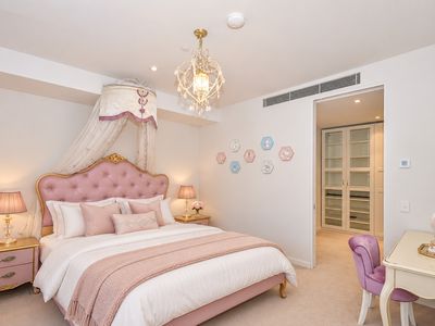 2004 / 8 Adelaide Terrace, Perth