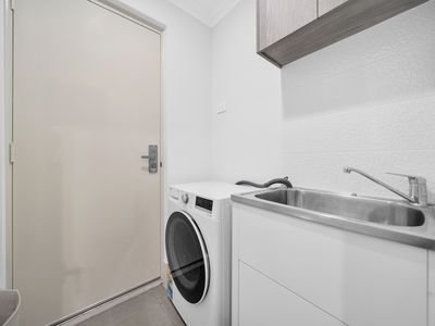 33A Stroughton Road, Westminster