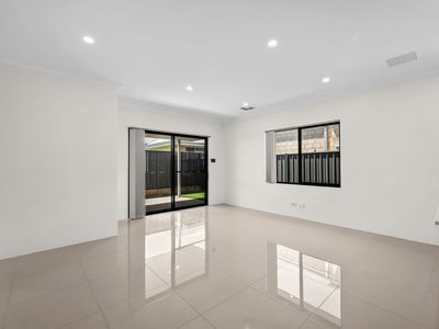 28 Mornington Crescent, Wandi