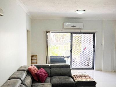 1 / 3 Besham Parade, Wynnum