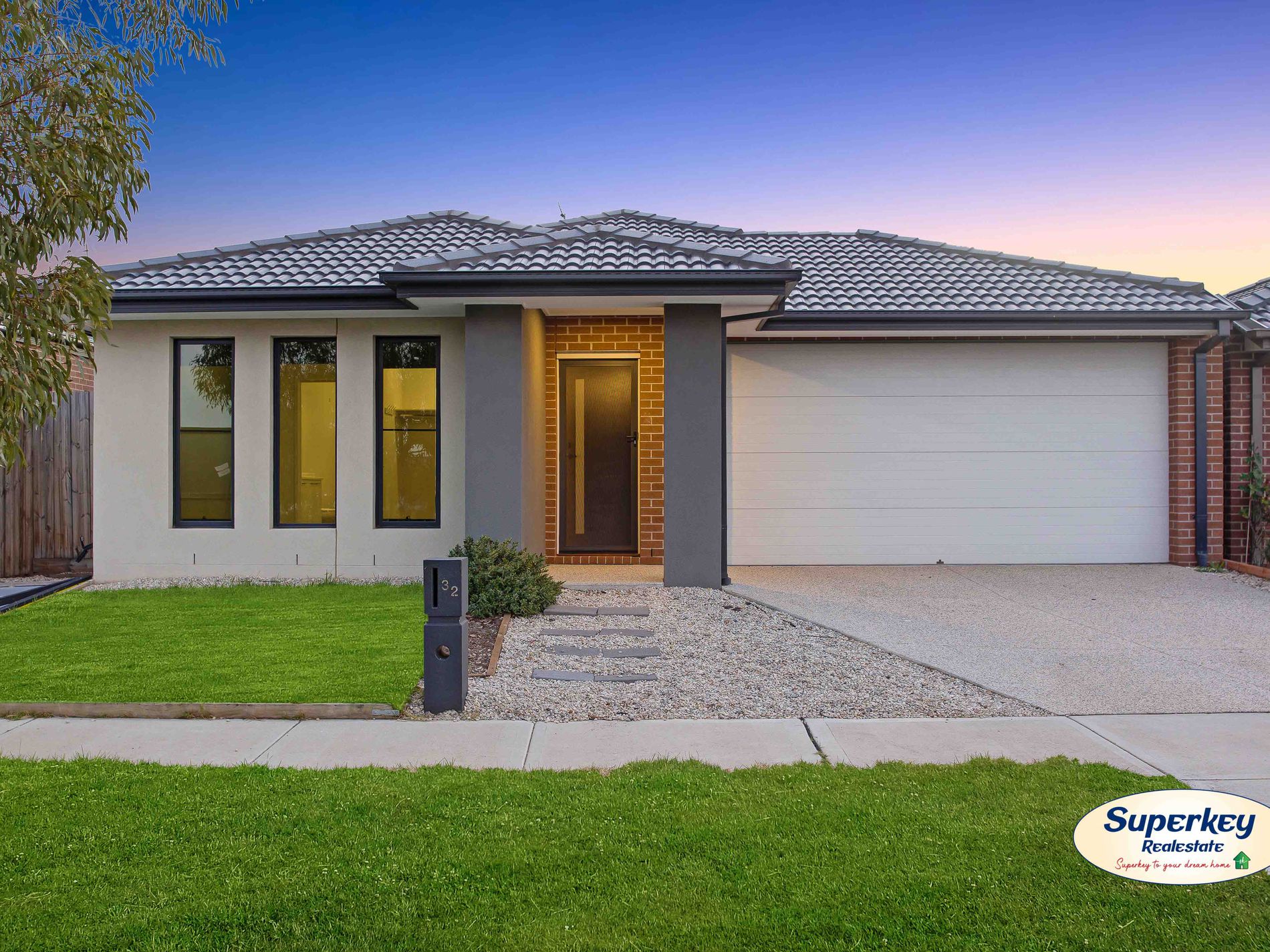 32 Chromite Circuit, Weir Views