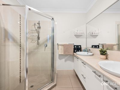 18 Sevenhill Place, Doolandella