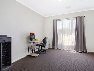 8 Stockyard Way, Thurgoona