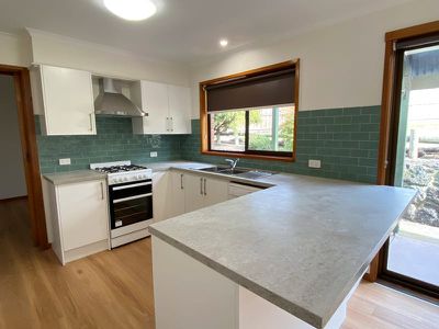 4 Royal Crescent, Hamlyn Heights